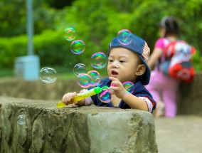 如何应对孩子光要买玩具的问题 孩子一直要买玩具怎么办